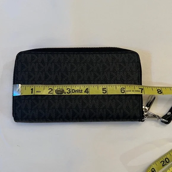 Michael Kors Like New Black Wallet - Picture 9 of 10